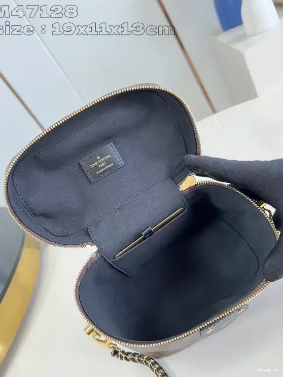 VUITTON VANITY LOUIS PM 0629